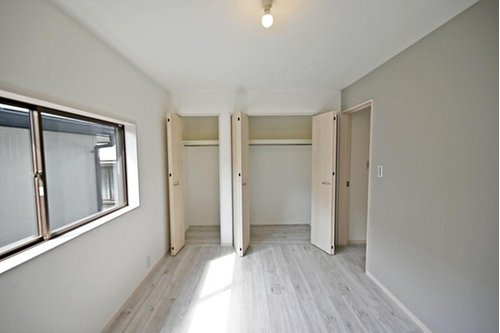 小松南町2丁目中古戸建の洋室
