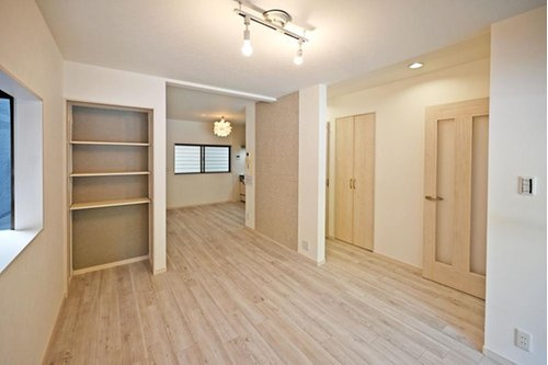 小松南町2丁目中古戸建の居間・リビング