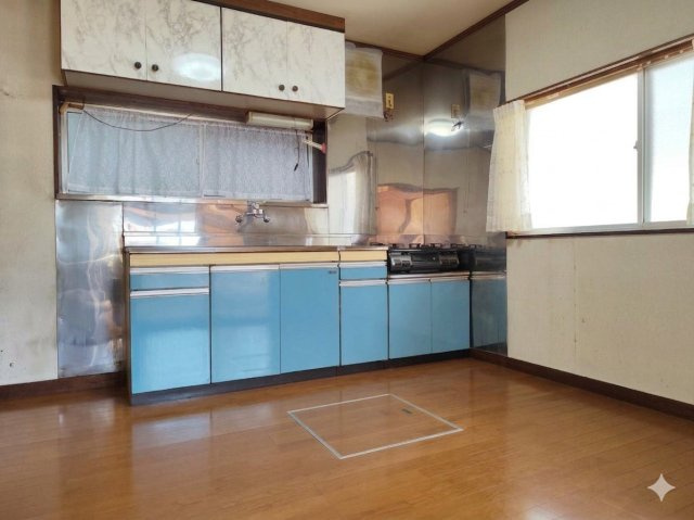所沢市上安松中古戸建のキッチン|吊戸棚やキッチンの収納たっぷり♪DIYのアレンジも無限大