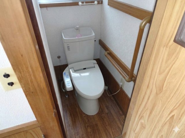 所沢市上安松中古戸建のトイレ