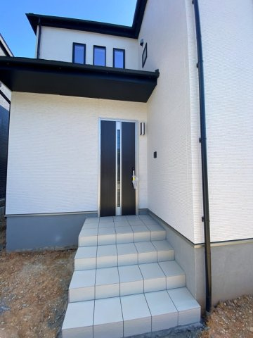 明石市大久保町高丘１丁目　新築戸建の玄関