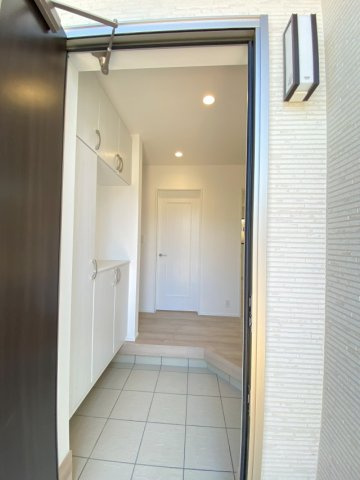 明石市大久保町高丘１丁目　新築戸建の玄関