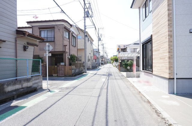 草加市西町 新築分譲住宅の前面道路含む現地写真
