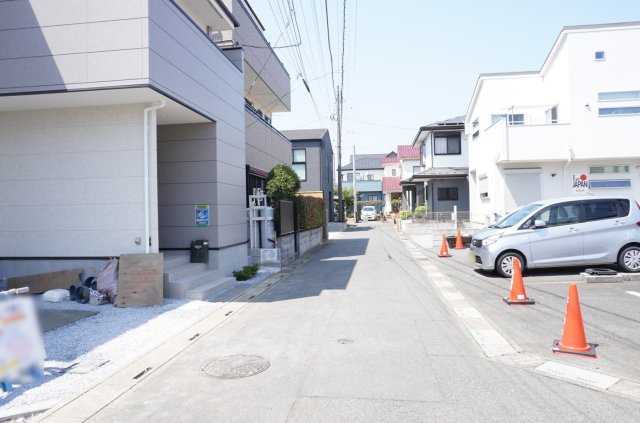 草加市西町 新築分譲住宅の前面道路含む現地写真