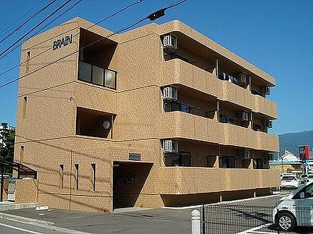 あすなろマンションの外観|ドキドキの新生活も、安心してスタート。ぴったりの住まいを見つけませんか？クランディアが一緒に住まい選びをサポートします‼　まずは、お気軽にお問合せください　＃クランディア
