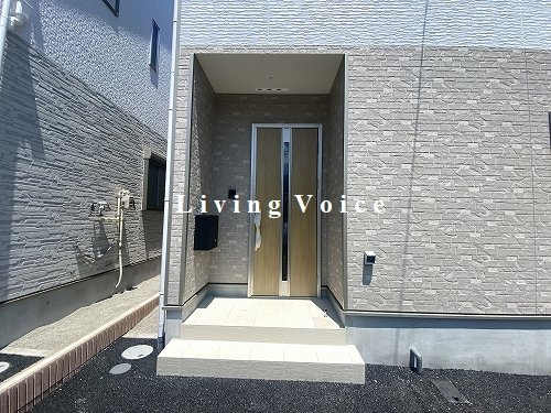 【居間・リビング】 | 【仲介手数料０円】南足柄市飯沢第5　新築一戸建て　全2棟 | 南足柄市飯沢第5　新築一戸建て　全2棟