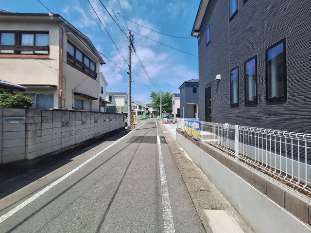 高崎市石原町売土地の前面道路含む現地写真