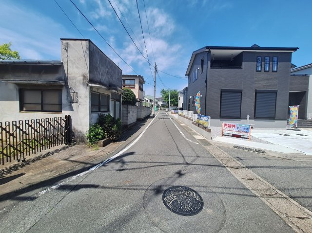 高崎市石原町売土地の前面道路含む現地写真