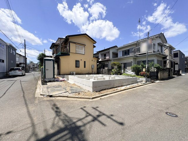 【外観】 | 新座市野寺4丁目　新築一戸建住宅　全1棟　(保谷店) | リビングには折上天井を採用しており、奥行きのある開放的な空間です。