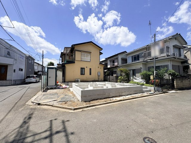 【外観】 | 新座市野寺4丁目　新築一戸建住宅　全1棟　(保谷店) | バルコニーは南向きなので陽当たり良好！2居室から出入りできお洗濯に大変便利です。