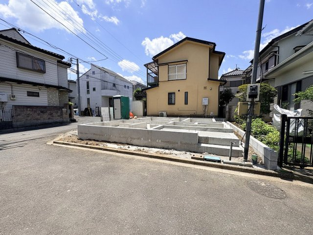 【外観】 | 新座市野寺4丁目　新築一戸建住宅　全1棟　(保谷店) | 東側4.8ｍ公道・南側4.8ｍ公道に面しており採光・通風良好！
