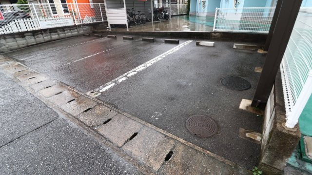 タウンハウス久兼の駐車場