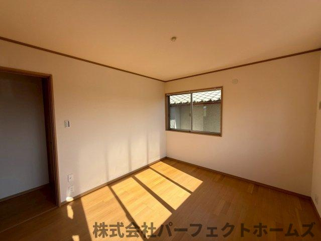 野村中町戸建の洋室|使い勝手のいい洋室です