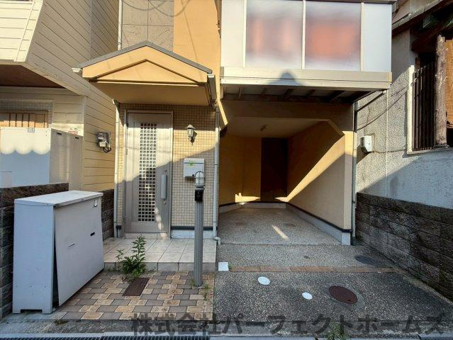野村中町戸建のエントランス