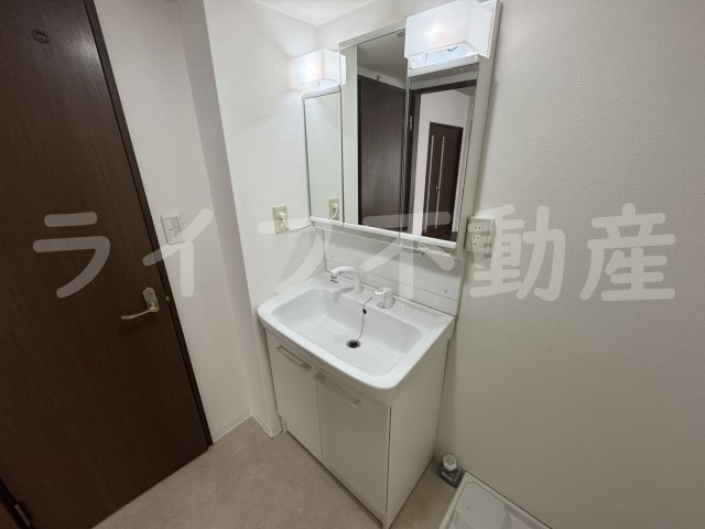 シュロス若江の洗面所|ゆったりとスペースのある洗面所