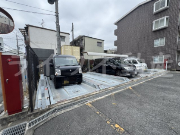 シュロス若江の駐車場|駐車場に車を止められます