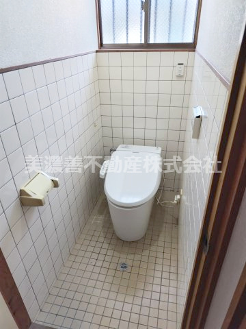 ６６７４２　岐阜市鏡島東中古戸建てのトイレ