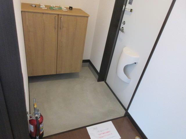 トレイブルックＫ館の玄関
