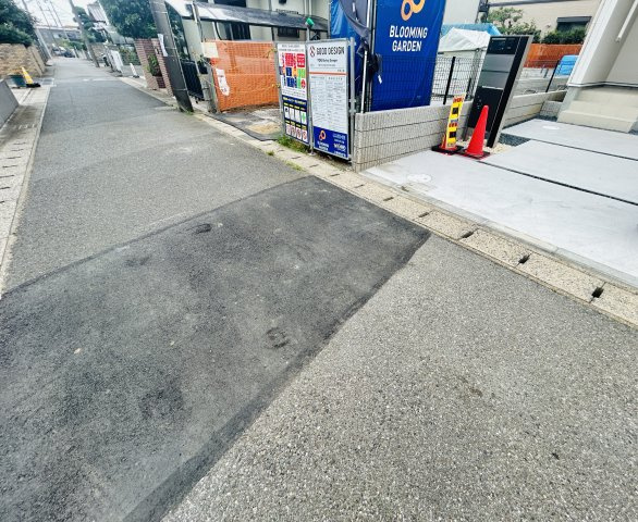千葉市稲毛区宮野木町の前面道路含む現地写真