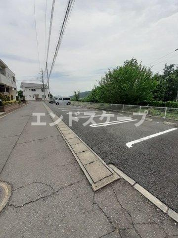 コスモス　Ⅱの駐車場|高崎、前橋のお部屋探しはエンドスケープまで！お客様の理想お聞かせ下さい♪