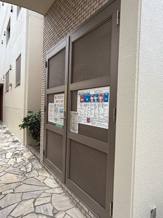 ボンシャンスのエントランス|ゴミステーション
