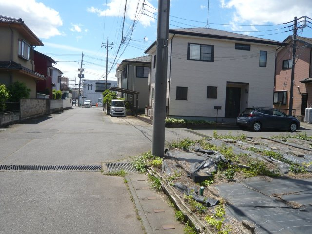 小山市羽川の前面道路含む現地写真
