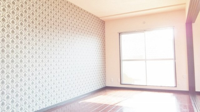Ｍｉｌｌｅ　Ｇｒａｎｄｅの居間・リビング|オシャレなアクセントクロスです