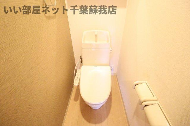 クローバーのトイレ|落ち着いた色調のトイレです