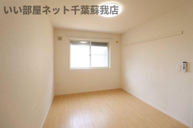 クローバーの洋室|個人の部屋や寝室として使える洋室です