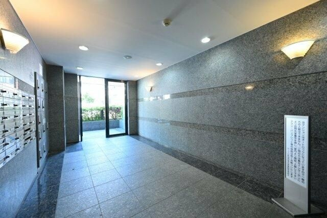 ルーブル新宿西落合参番館のエントランス