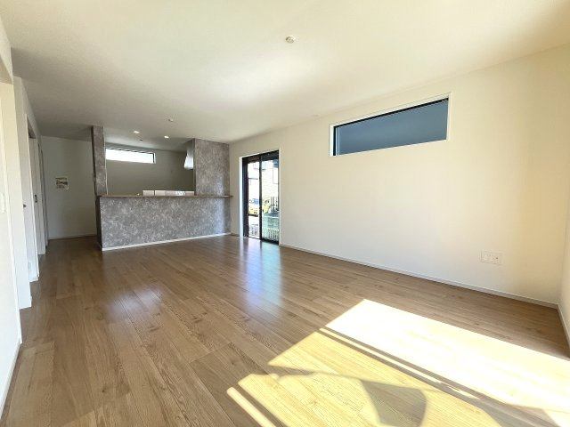 【居間・リビング】 | 福岡市早良区野芥7丁目4期　2号棟（全2棟）【仲介手数料無料・0円】 | 現地写真。