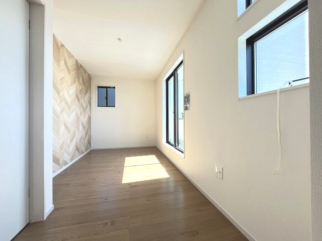 【寝室】 | 福岡市早良区野芥7丁目4期　2号棟（全2棟）【仲介手数料無料・0円】 | 現地写真。2階主寝室です。