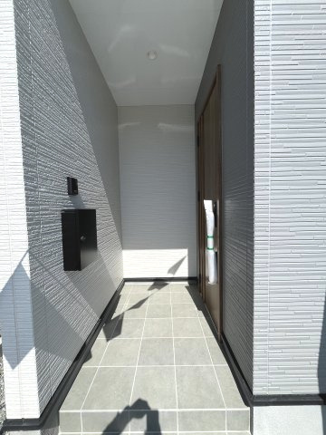 【玄関】 | 福岡市早良区野芥7丁目4期　2号棟（全2棟）【仲介手数料無料・0円】 | 現地写真。