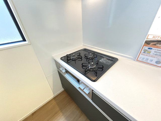 【キッチン】 | 福岡市早良区野芥7丁目4期　2号棟（全2棟）【仲介手数料無料・0円】 | 現地写真。