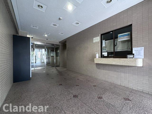  新松戸ユーカリパークハウスＣ棟のロビー|ドキドキの新生活も、安心してスタート。ぴったりの住まいを見つけませんか？クランディアが一緒に住まい選びをサポートします‼　まずは、お気軽にお問合せください　＃クランディア