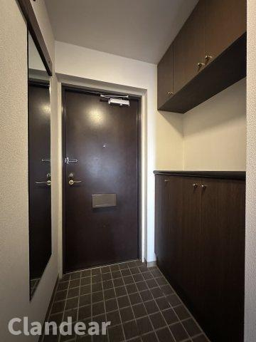  新松戸ユーカリパークハウスＣ棟の玄関|ドキドキの新生活も、安心してスタート。ぴったりの住まいを見つけませんか？クランディアが一緒に住まい選びをサポートします‼　まずは、お気軽にお問合せください　＃クランディア