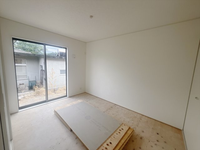 【新築戸建】富岡市一ノ宮第2  の和室|■和室｜もうすぐ畳がはいります♪和室でしか味わえない畳ならではの香りや素材で和のやすらぎを感じてください♪休日はお子様とお昼寝するのにも最適です！