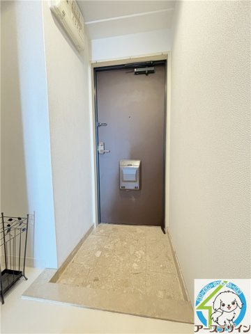 プレステージ南大久保の玄関
