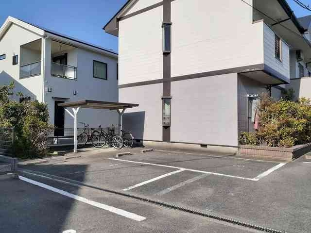 エステート須玖Ｂの駐車場