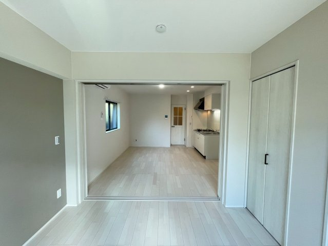 Louis Apartment 長瀬ノールの洋室
