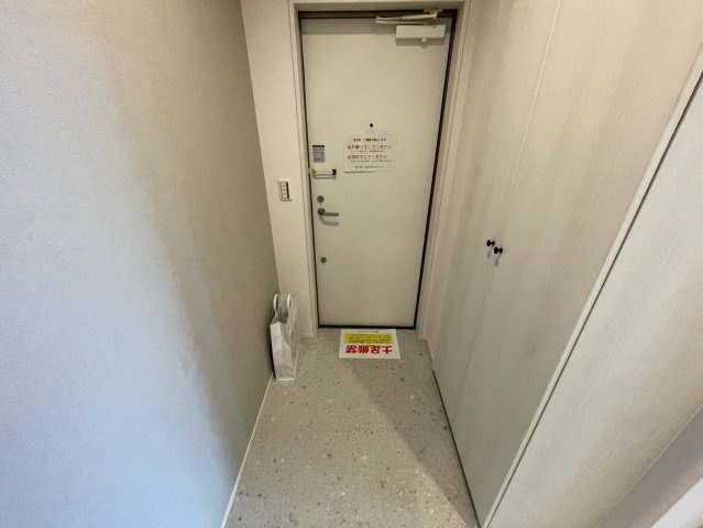 Louis Apartment 長瀬ノールの玄関