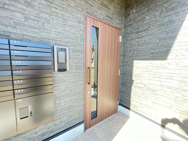 Louis Apartment 長瀬ノールのエントランス