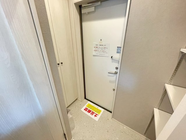 Louis Apartment 長瀬ノールの玄関