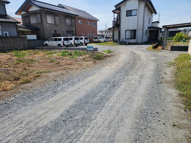 高崎市下佐野町売土地の前面道路含む現地写真