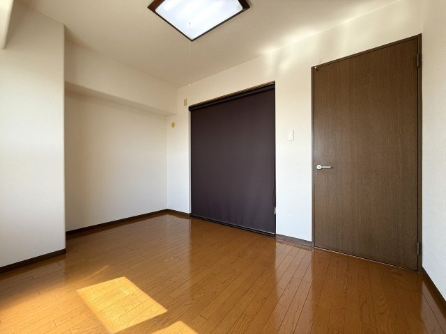 サーパスシティ西新潟弐番館の洋室