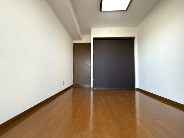 サーパスシティ西新潟弐番館の洋室
