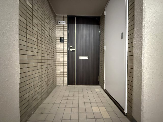 サーパスシティ西新潟弐番館の玄関