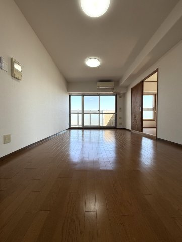 サーパスシティ西新潟弐番館の居間・リビング