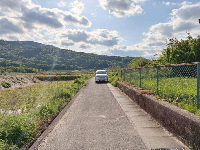 売土地　千代川町北ノ庄荒牧の前面道路含む現地写真