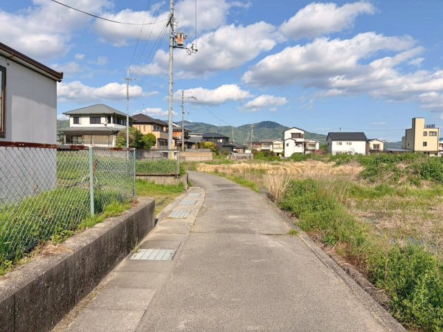 売土地　千代川町北ノ庄荒牧の前面道路含む現地写真